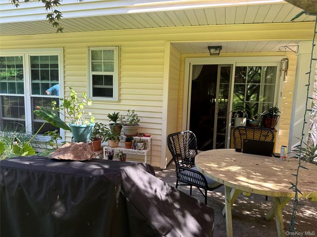 121 Villagegreen Court, Warwick, NY 10990