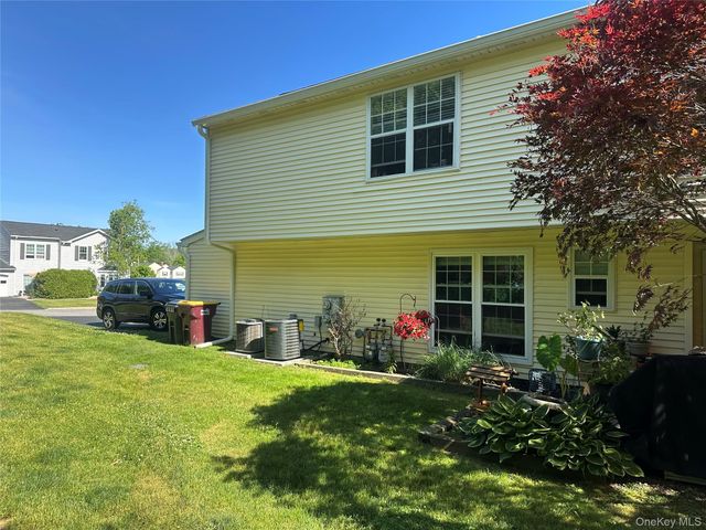 121 Villagegreen Court, Warwick, NY 10990