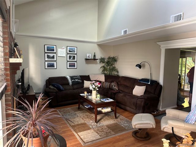 121 Villagegreen Court, Warwick, NY 10990