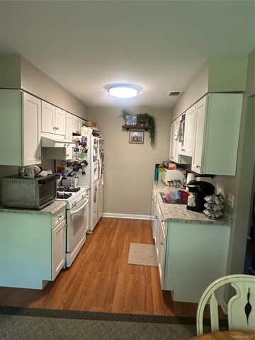 121 Villagegreen Court, Warwick, NY 10990