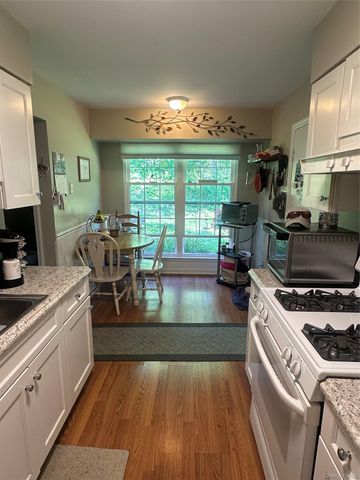 121 Villagegreen Court, Warwick, NY 10990