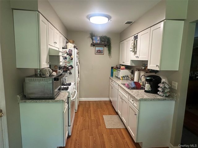 121 Villagegreen Court, Warwick, NY 10990