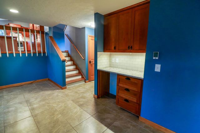 10514 N Arrowhead Dr, Spokane, WA 99208