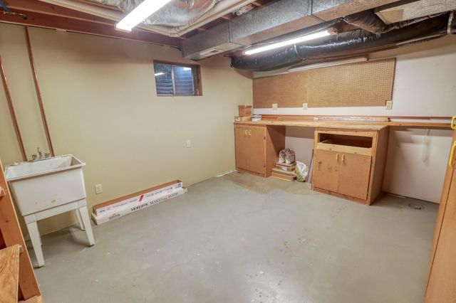 10514 N Arrowhead Dr, Spokane, WA 99208