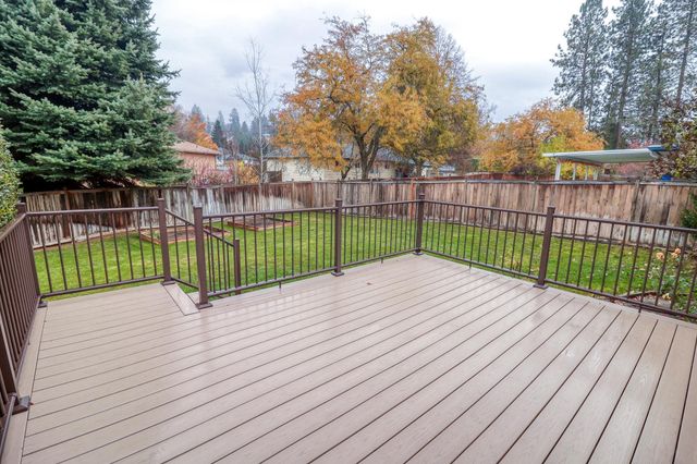 10514 N Arrowhead Dr, Spokane, WA 99208