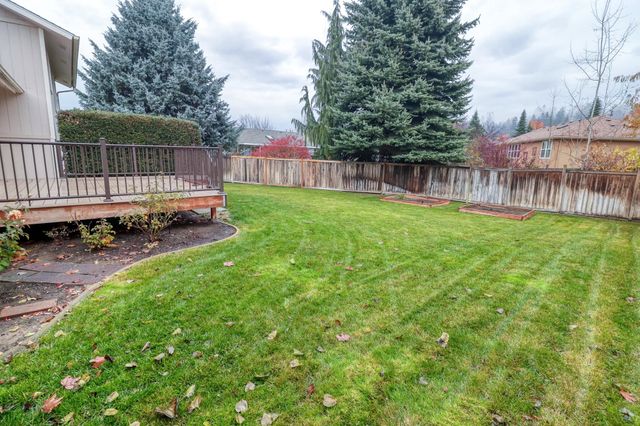 10514 N Arrowhead Dr, Spokane, WA 99208