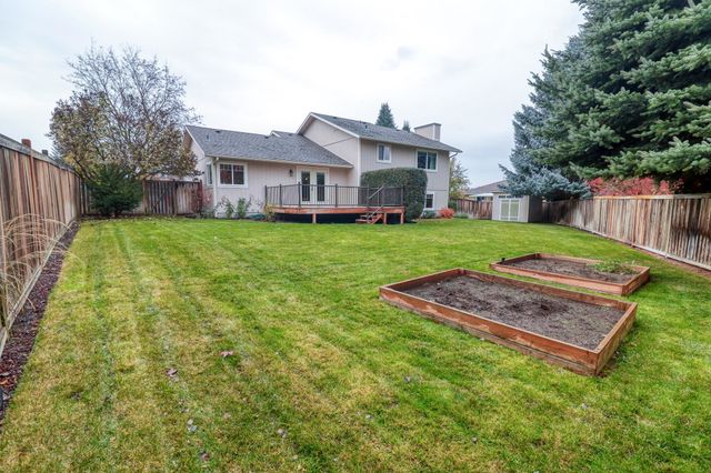 10514 N Arrowhead Dr, Spokane, WA 99208