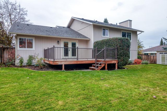 10514 N Arrowhead Dr, Spokane, WA 99208