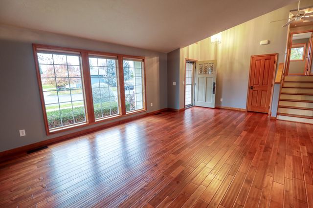 10514 N Arrowhead Dr, Spokane, WA 99208