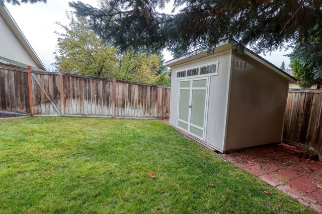 10514 N Arrowhead Dr, Spokane, WA 99208