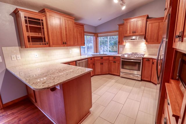 10514 N Arrowhead Dr, Spokane, WA 99208