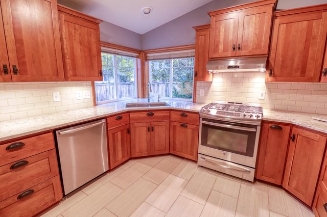 10514 N Arrowhead Dr, Spokane, WA 99208