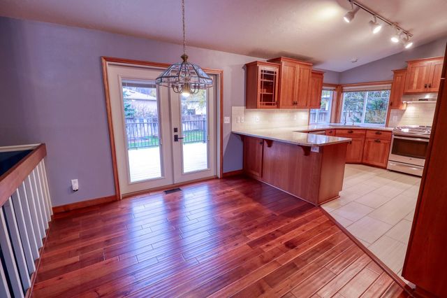 10514 N Arrowhead Dr, Spokane, WA 99208