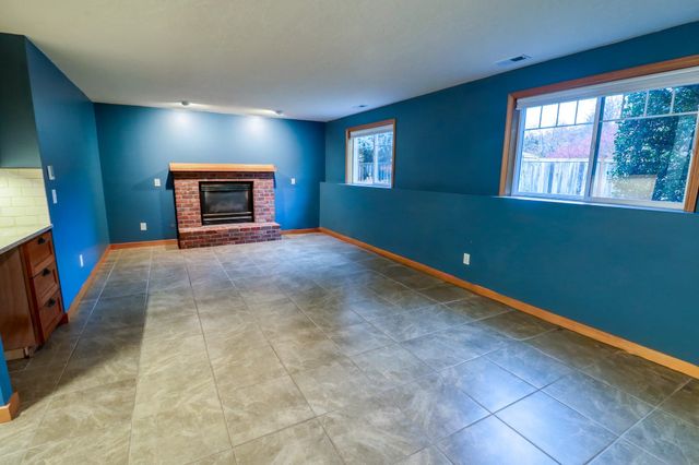 10514 N Arrowhead Dr, Spokane, WA 99208