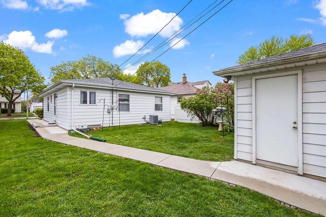 2172 109th STREET, West Allis, WI 53227