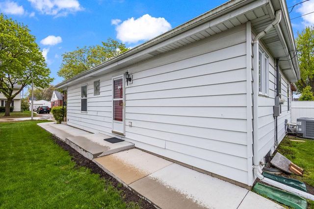 2172 109th STREET, West Allis, WI 53227