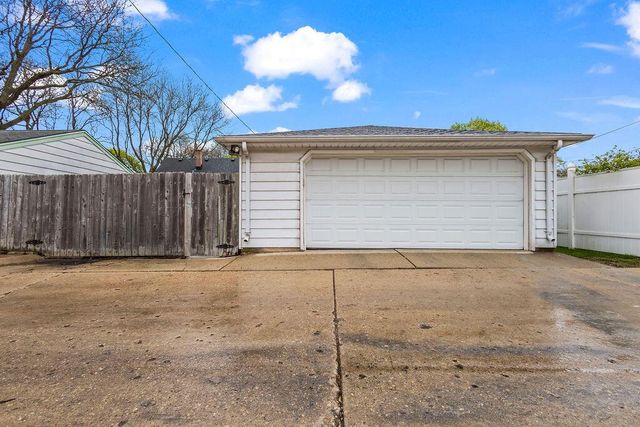2172 109th STREET, West Allis, WI 53227