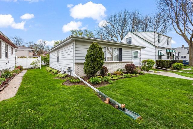 2172 109th STREET, West Allis, WI 53227