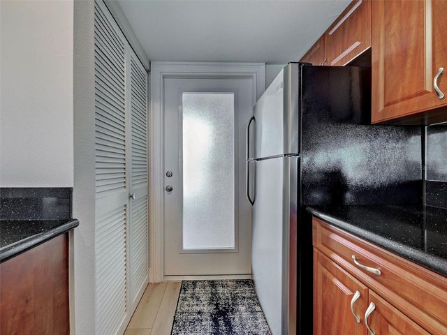 1100 TARPON CENTER DRIVE 102B, Venice, FL 34285