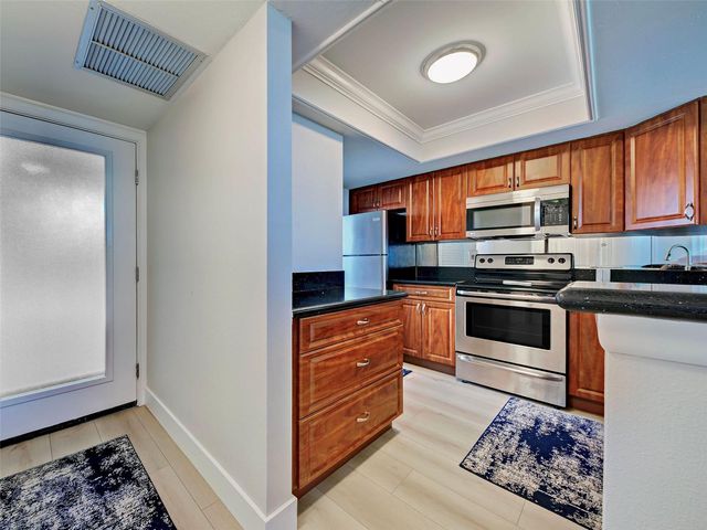 1100 TARPON CENTER DRIVE 102B, Venice, FL 34285