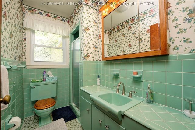 1523 Hilltop Drive, South Charleston, WV 25303
