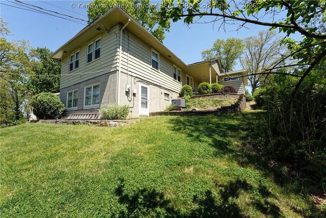 1523 Hilltop Drive, South Charleston, WV 25303
