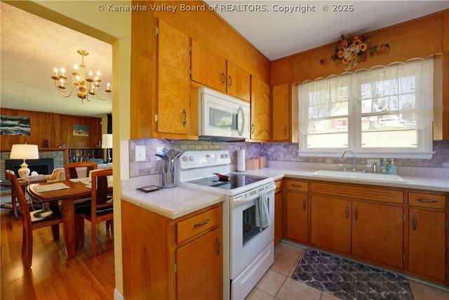 1523 Hilltop Drive, South Charleston, WV 25303