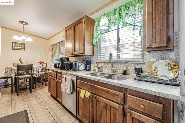 312 Cottonwood Dr, Vallejo, CA 94591