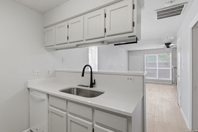 4107 Medical Dr Apt 6107, San Antonio, TX 78229