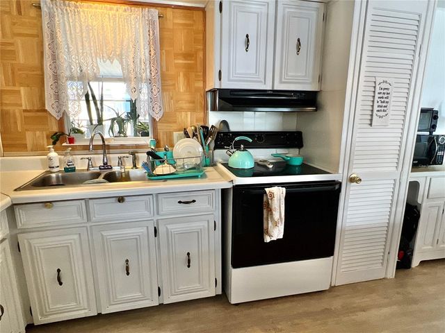 7181 MOUNT HAWTHORNE ROAD NE 590, St Petersburg, FL 33702