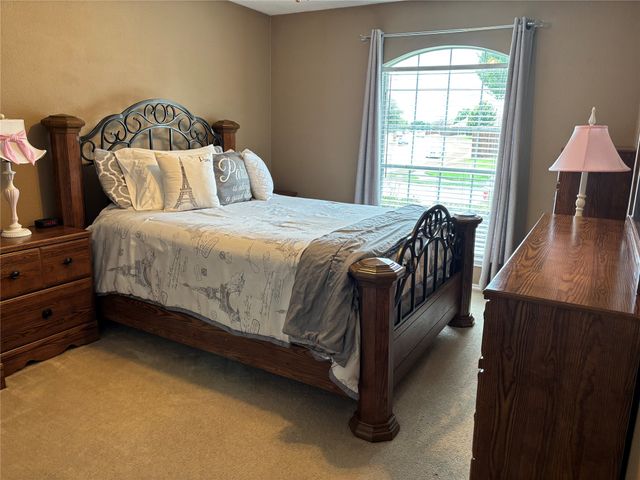 1100 Linden Drive, Burleson, TX 76028