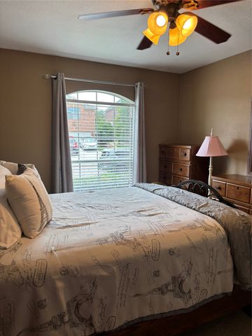 1100 Linden Drive, Burleson, TX 76028