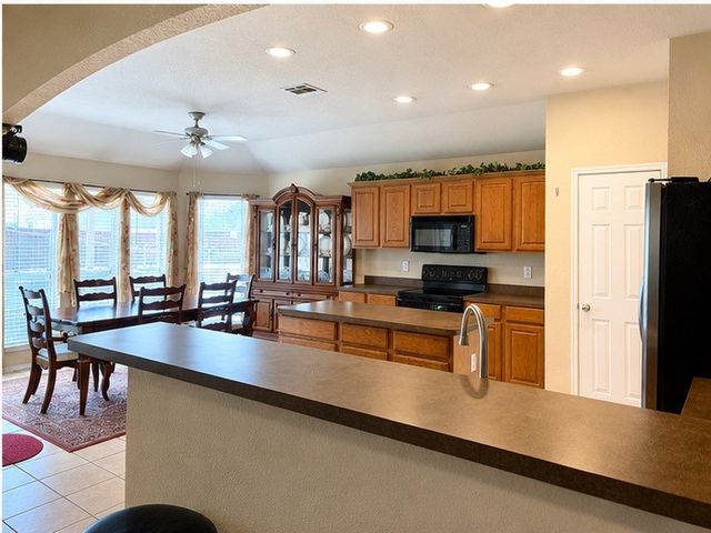 1100 Linden Drive, Burleson, TX 76028