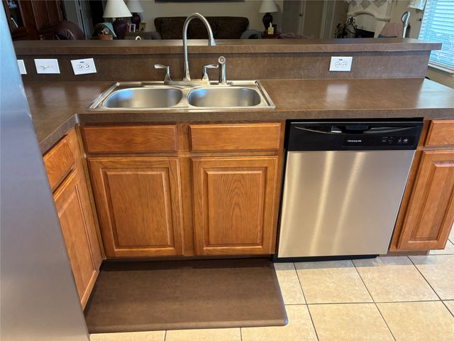 1100 Linden Drive, Burleson, TX 76028