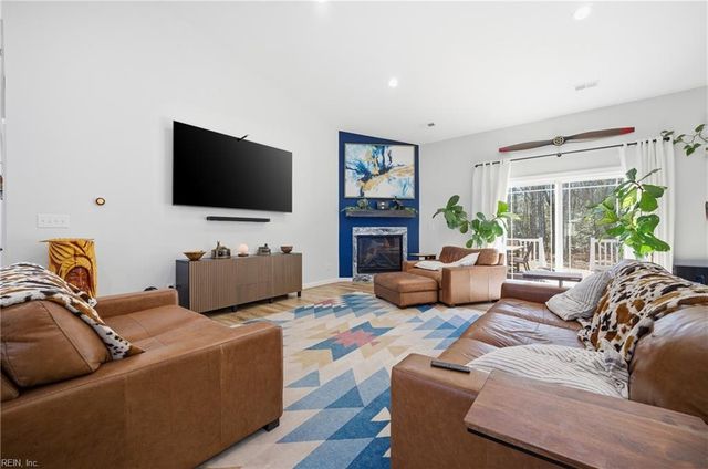 7692 Cunningham LN, Gloucester, VA 23061