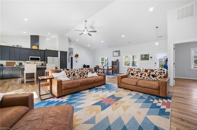 7692 Cunningham LN, Gloucester, VA 23061