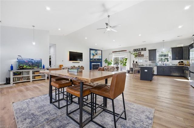 7692 Cunningham LN, Gloucester, VA 23061