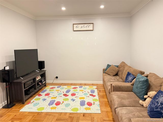6740 Yellowstone Boulevard 2O, Forest Hills, NY 11375