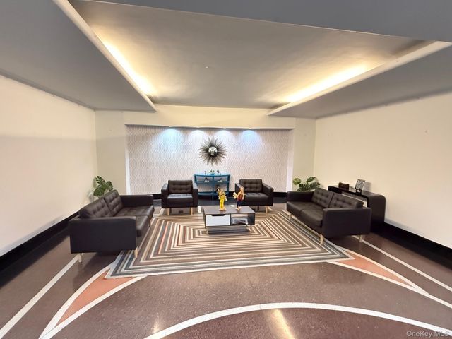 6740 Yellowstone Boulevard 2O, Forest Hills, NY 11375