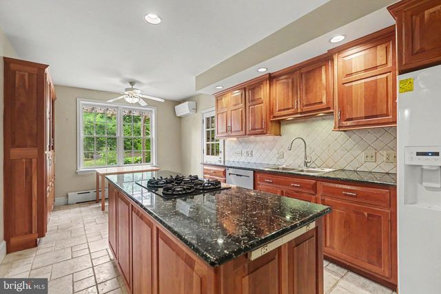 2302 BELLEVUE RD, Harrisburg, PA 17104