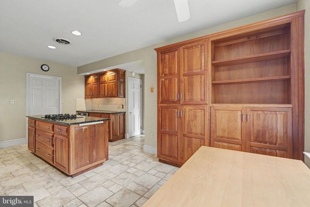 2302 BELLEVUE RD, Harrisburg, PA 17104