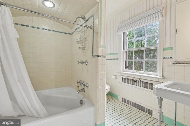 2302 BELLEVUE RD, Harrisburg, PA 17104