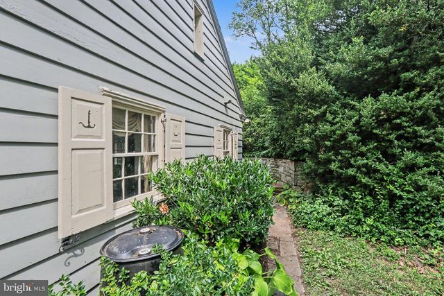 2302 BELLEVUE RD, Harrisburg, PA 17104