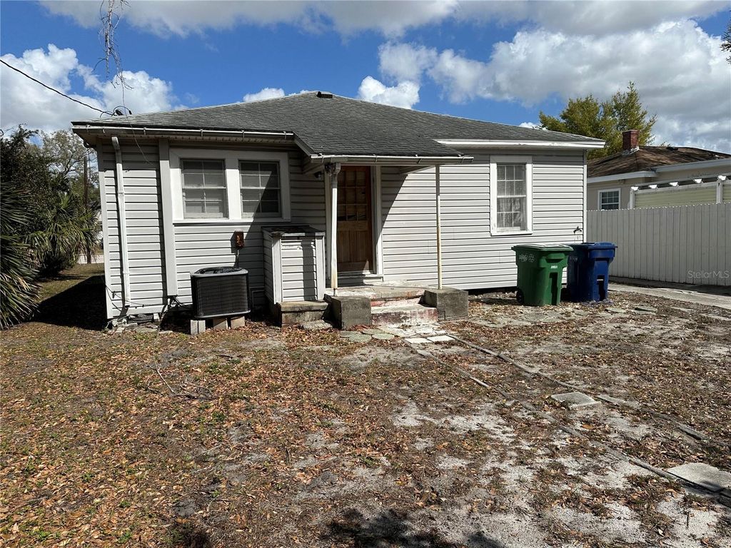 Image 3 of property listing at 3616 W AZEELE STREET, Tampa, FL 33609