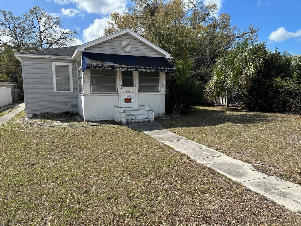Image 9 of property listing at 3616 W AZEELE STREET, Tampa, FL 33609
