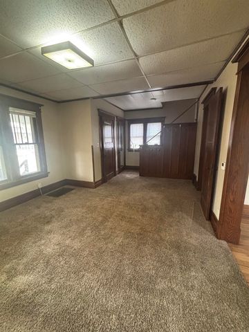 821 W Mullan Avenue, Waterloo, IA 50701