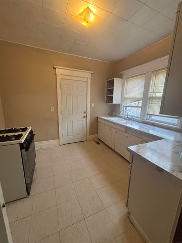 821 W Mullan Avenue, Waterloo, IA 50701