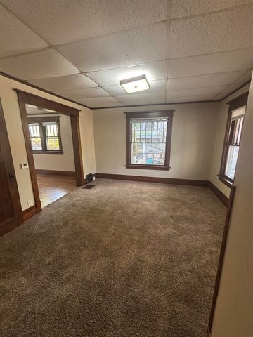 821 W Mullan Avenue, Waterloo, IA 50701