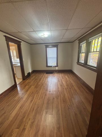 821 W Mullan Avenue, Waterloo, IA 50701