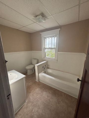 821 W Mullan Avenue, Waterloo, IA 50701